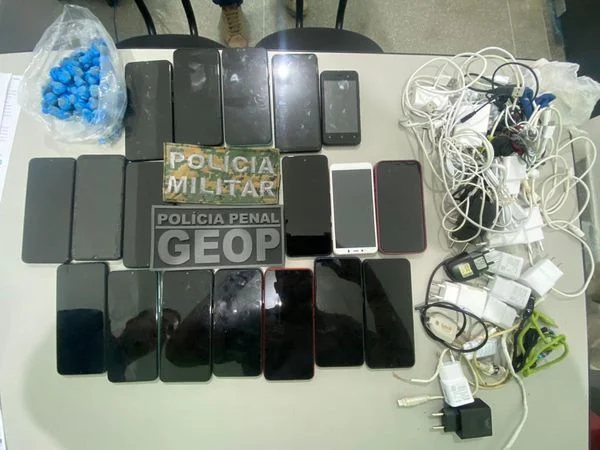 Operação apreende 69 celulares e drogas em unidades prisionais da Bahia