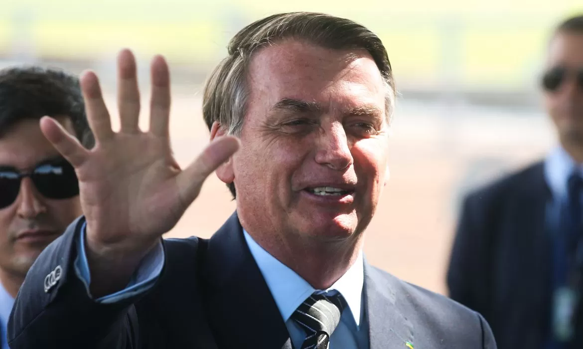 PF cumpre mandado de busca e apreensão contra Jair Bolsonaro